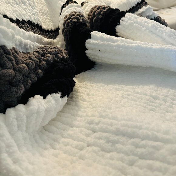 Chunky Plush Knit Blanket